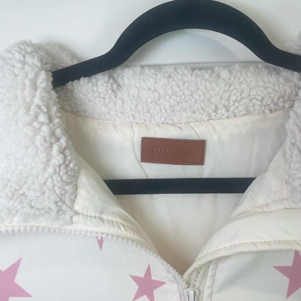 Umgee Pink Star Printed Zip Up Vest With Sherpa Detail - Picture 3 of 11